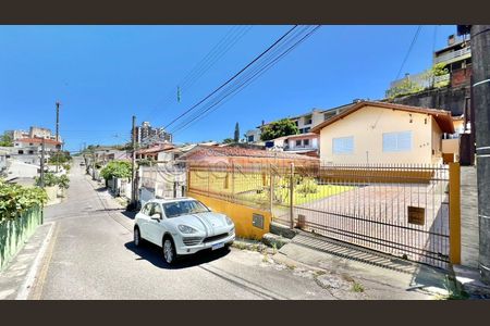 2_photo/9527385b8f.9803aeba41cbaf1e-ATLAS-57894e6c-aba1-4c3e-b9d1-e6890a42a4d6.jpg de casa à venda com 3 quartos, 99m² em Trindade, Florianópolis