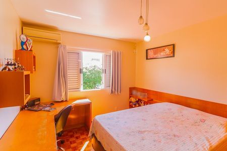 30_photo/9527385c6f.64be89600eea995d-ATLAS-00ea095a-0f2e-4ee0-a7b4-4767b6bb5d19.jpg de casa à venda com 5 quartos, 235m² em Trindade, Florianópolis