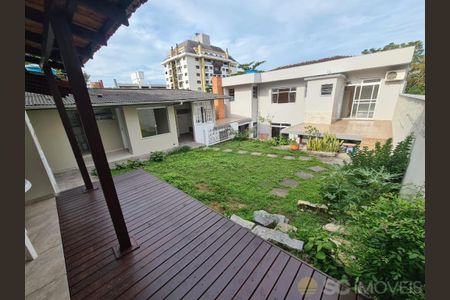 2_photo/9527385c7d.8f3f2a47dd94676f-ATLAS-2812edf5-0ee4-47a7-b9d2-463b09a4d3d6.jpg de casa à venda com 6 quartos, 278m² em Trindade, Florianópolis