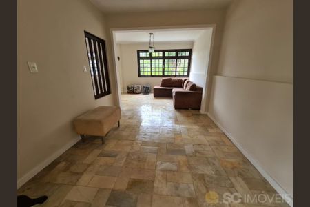 4_photo/9527385c7d.8f3f2a47dd94676f-ATLAS-7fac78cf-9595-4c8d-b633-8c38f461cbc3.jpg de casa à venda com 6 quartos, 278m² em Trindade, Florianópolis