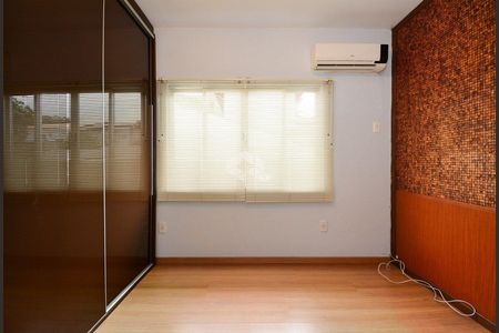 8_photo/9527385ce3.751bca41ac608a7d-ATLAS-36a8f6b3-879d-4e33-9bd4-5ae575d7afdd.jpg de casa à venda com 5 quartos, 170m² em Trindade, Florianópolis