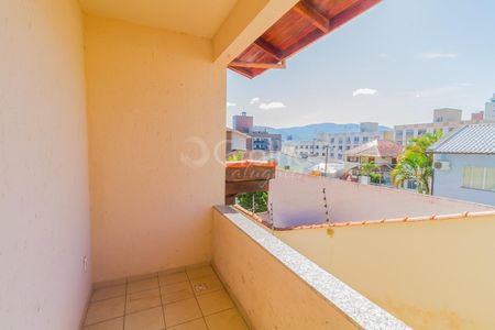 11_photo/9527385cf7.671b3960e7484b54-ATLAS-2ff9bd7b-cc3a-4b30-b8c6-10fa77c48379.jpg de casa para alugar com 5 quartos, 235m² em Trindade, Florianópolis