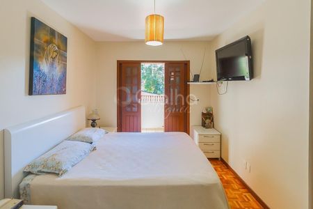 6_photo/9527385cf7.671b3960e7484b54-ATLAS-dad69b1b-22aa-45fb-bca6-d0f5deef914b.jpg de casa para alugar com 5 quartos, 235m² em Trindade, Florianópolis