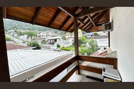 24_photo/9527385cfb.28f6ec5d72603be5-ATLAS-bc5d1c4c-5737-4106-91c0-c12b57aabd45.jpg de casa à venda com 4 quartos, 320m² em Trindade, Florianópolis