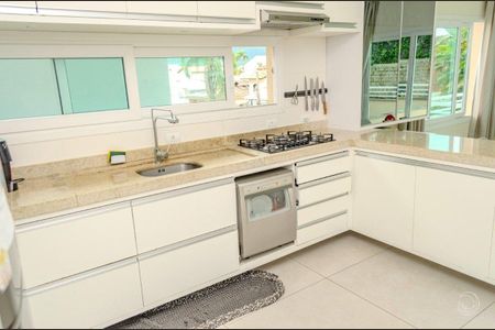 5_photo/9527385d2f.d5a0f355ba531730-ATLAS-08ef4ac9-c65d-4158-a02c-0ddcd2a9b923.jpg de casa à venda com 6 quartos, 254m² em Trindade, Florianópolis