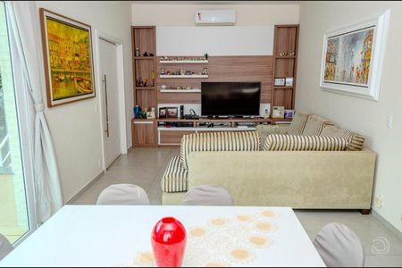 2_photo/9527385d2f.d5a0f355ba531730-ATLAS-35d97f63-9ff0-495b-9709-209f352e39d8.jpg de casa à venda com 6 quartos, 254m² em Trindade, Florianópolis