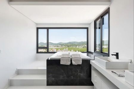 8_photo/9527385d9f.ceff8192393c33de-ATLAS-d6a66919-c3c7-4e2d-9381-9689d55d007a.jpg de casa à venda com 4 quartos, 285m² em Trindade, Florianópolis