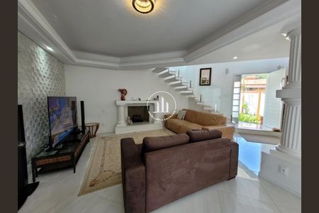 25_photo/9527386a6d.59b9fa3339c8dcb8-ATLAS-29c78bf3-9e91-4e46-8fad-26ea5e4ac7bd.jpg de casa à venda com 4 quartos, 295m² em Centro, Florianópolis