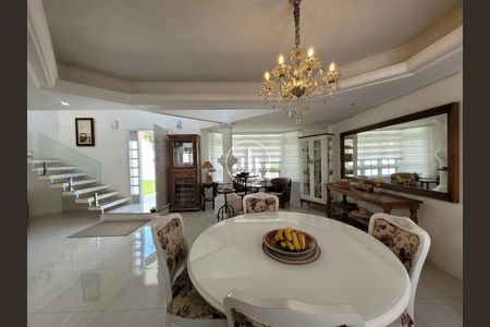 7_photo/9527386a6d.59b9fa3339c8dcb8-ATLAS-e4814902-8947-4c8c-af69-3b4372aadc9b.jpg de casa à venda com 4 quartos, 295m² em Centro, Florianópolis