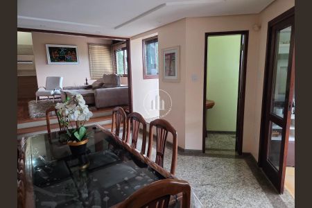 11_photo/9527386a7f.929e80df48862145-ATLAS-718f7ddb-d4f3-4c5a-bbbf-b490bc0a6cef.jpg de casa à venda com 4 quartos, 420m² em Centro, Florianópolis