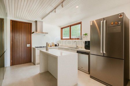 11_photo/9527386a8f.e182d30f96765f76-ATLAS-2cf9cefe-0feb-4244-80b4-b38cf14fae56.jpg de casa à venda com 3 quartos, 199m² em Centro, Florianópolis