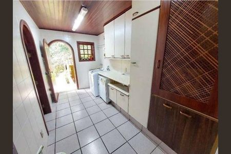 6_photo/9527386a9d.6ba4ef9df26df2e3-ATLAS-545f4c80-d27b-4285-a0c9-c659235629c3.jpg de casa para alugar com 4 quartos, 420m² em Morro da Cruz, Florianópolis