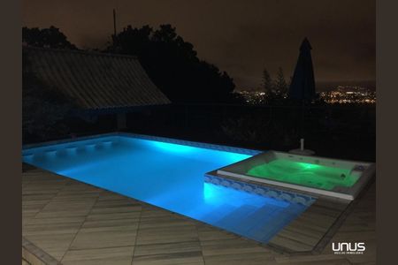 7_photo/9527386a9d.6ba4ef9df26df2e3-ATLAS-8978fc63-d86d-47cb-8ae1-bf56d8dfcaea.jpg de casa à venda com 4 quartos, 410m² em Morro da Cruz, Florianópolis