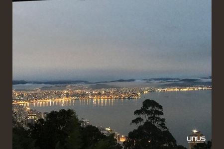 10_photo/9527386a9d.6ba4ef9df26df2e3-ATLAS-9657f3fe-bd77-4246-bc84-5fb18c20d64f.jpg de casa à venda com 4 quartos, 410m² em Morro da Cruz, Florianópolis