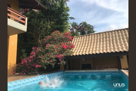 12_photo/9527386a9d.6ba4ef9df26df2e3-ATLAS-b7f736bb-8e04-429d-8be2-4168f3b8b4fb.jpg de casa à venda com 4 quartos, 410m² em Morro da Cruz, Florianópolis