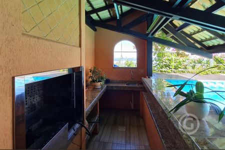 12_photo/9527386a9d.6ba4ef9df26df2e3-ATLAS-ceb048b0-ae8a-4d58-a0d5-6eb36ec6a0b0.jpg de casa à venda com 4 quartos, 410m² em Morro da Cruz, Florianópolis