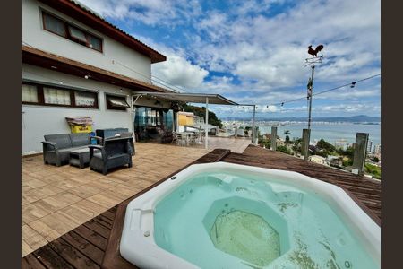 2_photo/9527386b25.e100dba37721dde7-ATLAS-57ea8b84-4bca-48d9-a508-4a4ac0c57d6f.jpg de casa à venda com 3 quartos, 268m² em Centro, Florianópolis