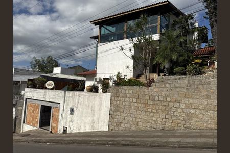 48_photo/9527386d71.74dbc9aa7d3e0758-ATLAS-b6c1a9fb-54e2-4fab-9ca5-34e1ca213214.jpg de casa à venda com 4 quartos, 407m² em Agronômica, Florianópolis