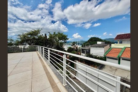 34_photo/9527386ec5.1c30879e3ee593f9-ATLAS-149a715a-d4c4-4df9-bed9-cdcb7e2ab3c7.jpg de casa à venda com 3 quartos, 365m² em Agronômica, Florianópolis