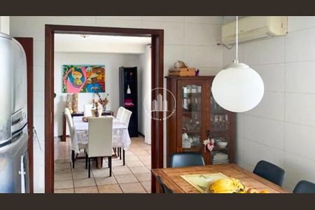 6_photo/9527386ef3.9de6362a168616a9-ATLAS-958afd2b-6a3b-45e1-962f-e986f36ef7c4.jpg de casa à venda com 4 quartos, 260m² em Agronômica, Florianópolis