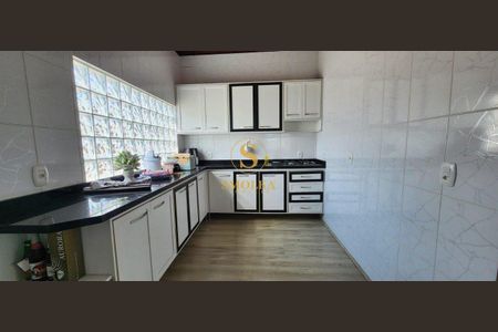 3_photo/9527386f89.5a85c5bdfef41cf9-ATLAS-afd48efc-ecfd-460b-a16a-089d576729f7.jpg de casa à venda com 3 quartos, 360m² em Agronômica, Florianópolis