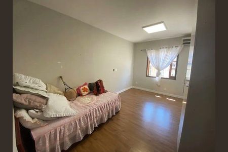 4_photo/95273872a7.517dfe94024b9c02-ATLAS-a52f8d21-91c8-46b2-a1a7-5fdb0e3f6f40.jpg de casa à venda com 3 quartos, 419m² em Agronômica, Florianópolis