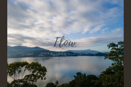 11_photo/9527388b6d.d1c0536981ee8b44-ATLAS-a7454a8a-100a-4cb2-ad8d-e9d3137e7a6e.jpg de casa à venda com 3 quartos, m² em Trindade, Florianópolis