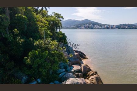 11_photo/9527388b6d.d1c0536981ee8b44-ATLAS-d8da16c4-3aac-4eca-a4af-e554e7ba62f4.jpg de casa à venda com 3 quartos, m² em Trindade, Florianópolis