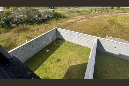 11_photo/9527388b91.e55d5649294f0132-ATLAS-79ddfdbf-1ef1-46ab-aa38-fb560e55b2bf.jpg de casa à venda com 3 quartos, 154m² em Trindade, Florianópolis