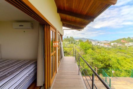 41_photo/9527389b4b.cdd4f02be08f0036-ATLAS-df8cff4a-72a4-4149-856e-e4938b656703.jpg de casa à venda com 3 quartos, 450m² em João Paulo, Florianópolis