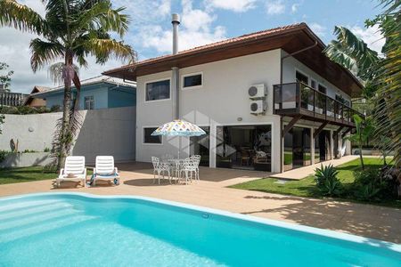 5_photo/952738df9f.42fc04046762a4be-ATLAS-d240f7ce-2e60-48d4-bae3-c7b5a7fbbbc1.jpg de casa à venda com 5 quartos, 319m² em Itacorubi, Florianópolis