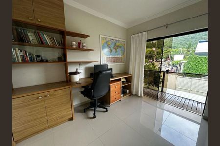 20_photo/952738dfa5.b77e7a1178258964-ATLAS-b585eb84-e6da-4588-a4da-1bb693472493.jpg de casa à venda com 5 quartos, 329m² em Itacorubi, Florianópolis
