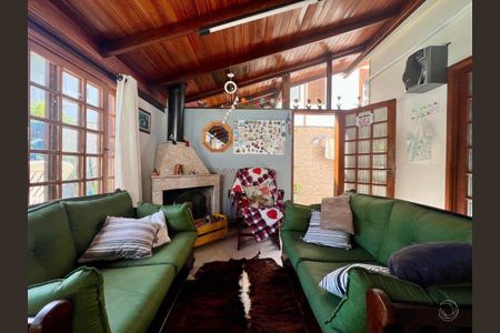 5_photo/952738dff5.3ddf5e48fefe922b-ATLAS-396579d9-c61b-4e56-848d-ed7dd019baa1.jpg de casa à venda com 4 quartos, 250m² em Itacorubi, Florianópolis