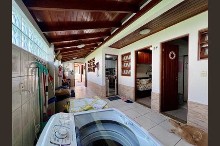 31_photo/952738dff5.3ddf5e48fefe922b-ATLAS-48699389-5679-4e1b-8aa4-c282dfb8407b.jpg de casa à venda com 4 quartos, 250m² em Itacorubi, Florianópolis