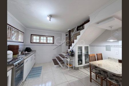 5_photo/952738e067.0524c8510f0f8401-ATLAS-08e66bf9-ccdd-45dd-888a-df42d9eb0bf1.jpg de casa à venda com 4 quartos, 140m² em Itacorubi, Florianópolis