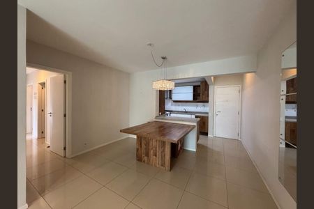 3_photo/952738e1b5.74d70613c7cb54ab-ATLAS-8edfb574-99e4-400a-80d9-a37f9bb93790.jpg de apartamento à venda com 4 quartos, 117m² em Itacorubi, Florianópolis