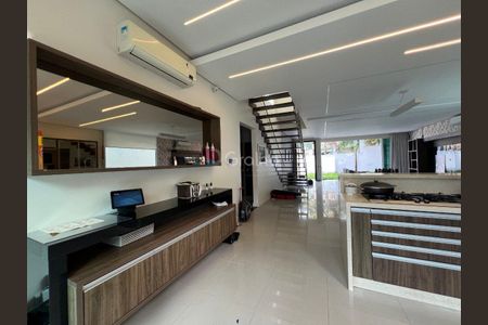 7_photo/952738e801.b7afec13c8c84584-ATLAS-d2da94e4-652f-4316-b91c-3b98c3afbe13.jpg de casa à venda com 3 quartos, 550m² em Itacorubi, Florianópolis