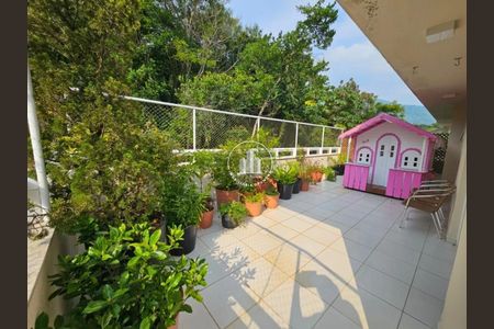 11_photo/952738e865.9b5bf50e2c97c524-ATLAS-4f9cb9e8-9c03-42a2-bde2-e07780e02268.jpg de apartamento à venda com 3 quartos, 227m² em Itacorubi, Florianópolis