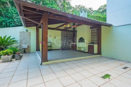 37_photo/952738ec0b.9c16890d59937ae3-ATLAS-e34fc751-3f08-4a2e-ae0d-4882d6381d41.jpg de casa à venda com 4 quartos, 354m² em Itacorubi, Florianópolis