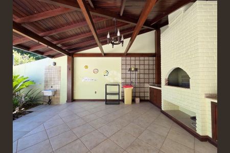 26_photo/952738ec6b.a64aef6598c47c00-ATLAS-9030349c-a2b3-4dc2-8bd6-5c2f8b4eb32e.jpg de casa à venda com 4 quartos, 355m² em Itacorubi, Florianópolis