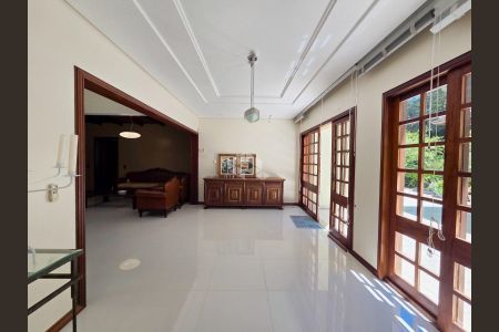 13_photo/952738ec6b.a64aef6598c47c00-ATLAS-d59af7d8-2b55-4a10-bd41-eaaac3e1bb92.jpg de casa à venda com 4 quartos, 355m² em Itacorubi, Florianópolis