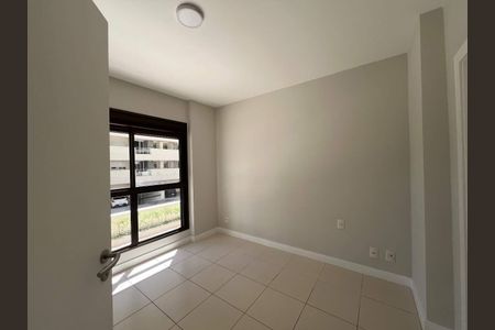 4_photo/952738ed0d.aaba2966312c8e3b-ATLAS-34e01f36-d302-4fce-80bf-e3d2e846ce8f.jpg de apartamento para alugar com 3 quartos, 69m² em Itacorubi, Florianópolis