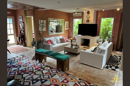 8_photo/952738fd9f.5b86ecbfc5c60960-ATLAS-2f9cc826-dc4f-4e81-912a-5adc528b082c.jpg de casa à venda com 4 quartos, 305m² em Santa Monica, Florianópolis