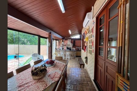 4_photo/952739095f.26dc6cb80f3e86b0-ATLAS-2f4e3532-caf0-47bd-ace4-1d22a99e238c.jpg de casa à venda com 4 quartos, 256m² em Pantanal, Florianópolis