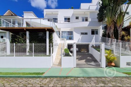 31_photo/9527390bfd.e7390cb4c8920e14-ATLAS-0d5b99d5-7f60-44c7-ad6b-8f87f9e6bd27.jpg de casa à venda com 3 quartos, 258m² em Pantanal, Florianópolis