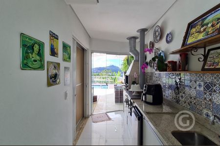 23_photo/9527390bfd.e7390cb4c8920e14-ATLAS-321884ec-a9aa-4dce-9343-55ef9a633e8e.jpg de casa à venda com 3 quartos, 258m² em Pantanal, Florianópolis