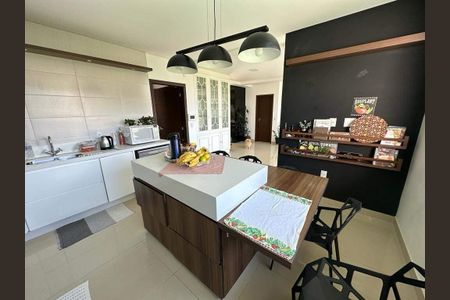 12_photo/9527391085.1463d70521bc8e9f-ATLAS-0e7d2896-a295-47e6-aab3-7c21c95a9b84.jpg de casa à venda com 4 quartos, 290m² em Córrego Grande, Florianópolis