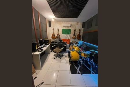 18_photo/95273910d5.e7056842b54bb805-ATLAS-d01212f8-eb65-448e-9b31-8d65bb54b48f.jpg de casa para alugar com 3 quartos, 440m² em Córrego Grande, Florianópolis
