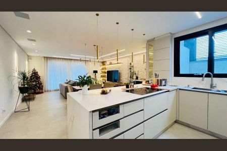 24_photo/952739186f.49e5f4e107e90c19-ATLAS-b24b83c4-a4c3-4878-9128-e62f0c477bee.jpg de casa à venda com 3 quartos, 240m² em Córrego Grande, Florianópolis