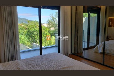 28_photo/95273918c5.a824f5d462c04ebd-ATLAS-7a0b25ee-0fbf-4e47-b13f-d7e8a8f3898c.jpg de casa à venda com 4 quartos, 240m² em Itacorubi, Florianópolis